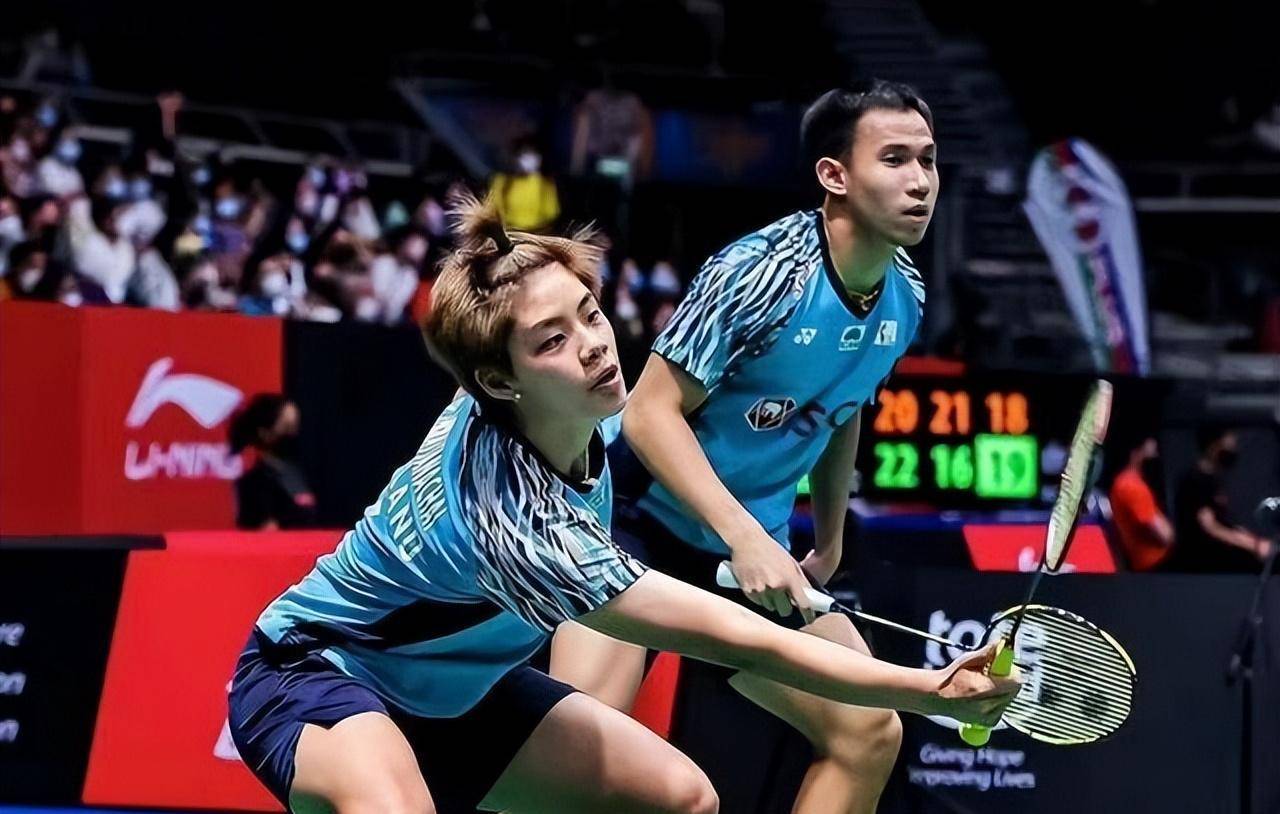 包含印度羽毛球队横扫丹麦羽毛球队，辛杜完成帽子戏法的词条