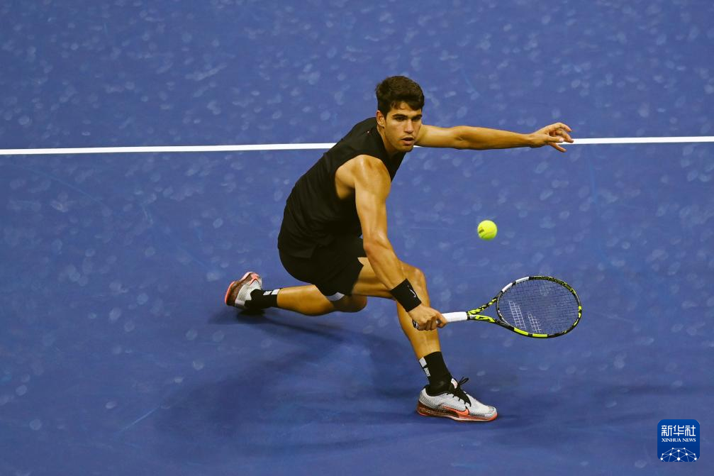 包含世界网球队绝杀英国网球队，阿尔卡拉斯关键制胜的词条