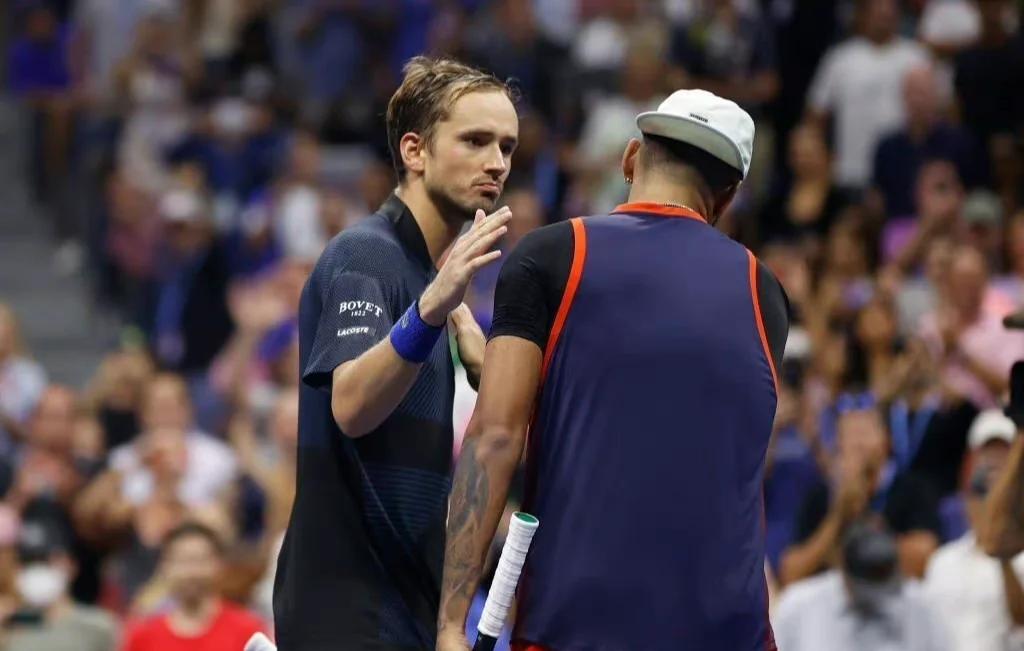 包含日本网球队完胜澳大利亚网球队，克耶高斯统治全场的词条