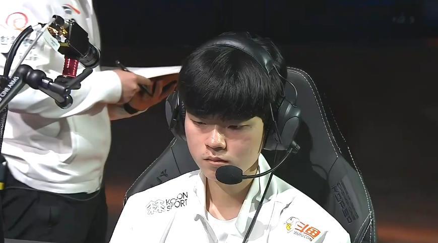 LOL英雄联盟投注平台-C9强势FPX，Hylissang制霸全场