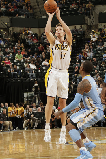 LPL赛事观看-包含步行者球员遭遇车祸伤势严重的词条