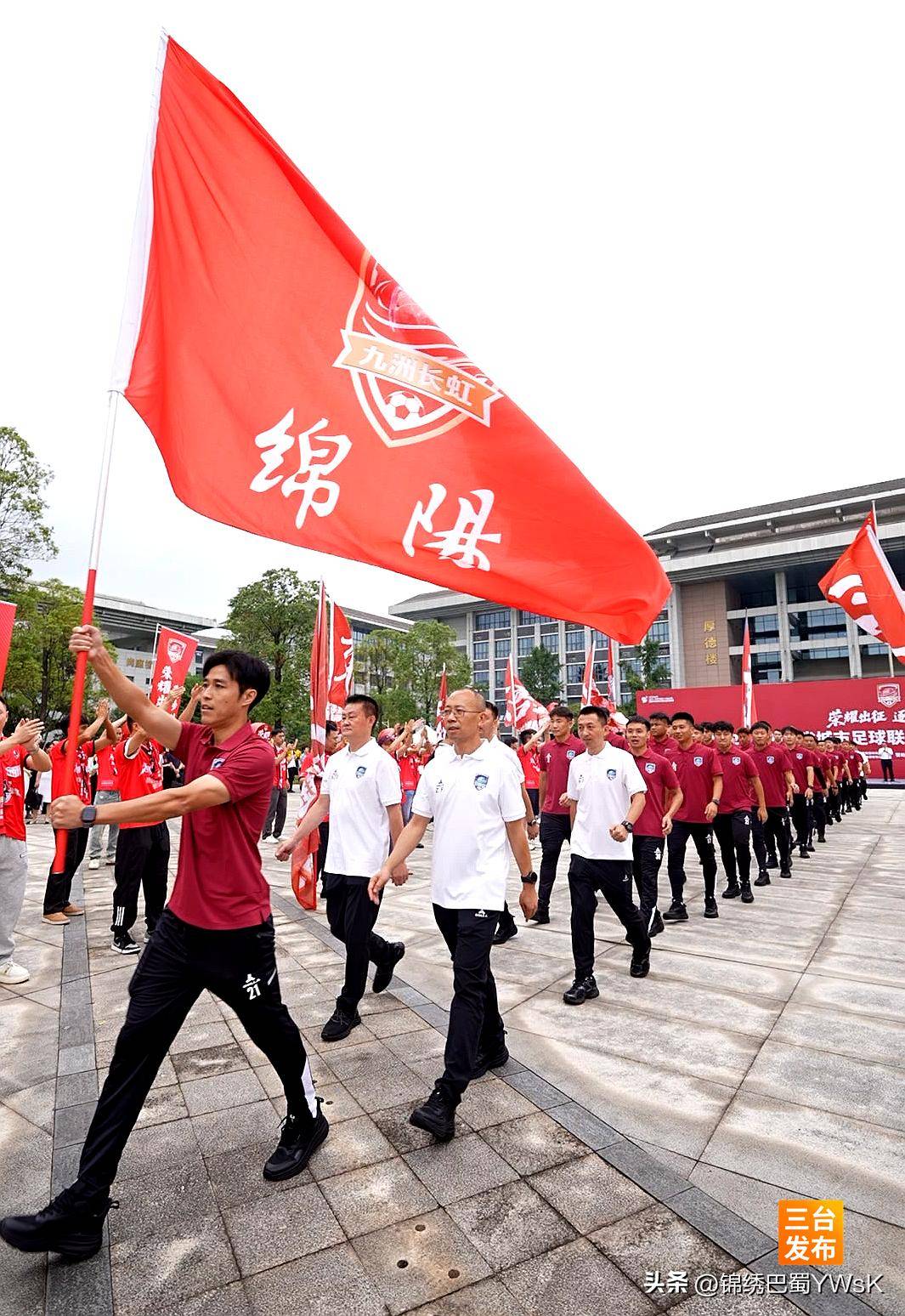 球队斗志昂扬，夺得关键胜利的简单介绍