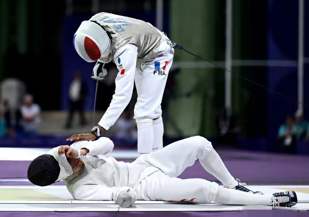 关于秘鲁选手在击剑比赛中创造奇迹的信息