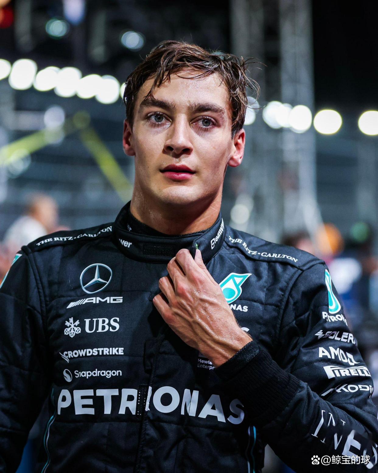 包含雷诺车队横扫红牛二队，皮亚斯特里刷新纪录的词条