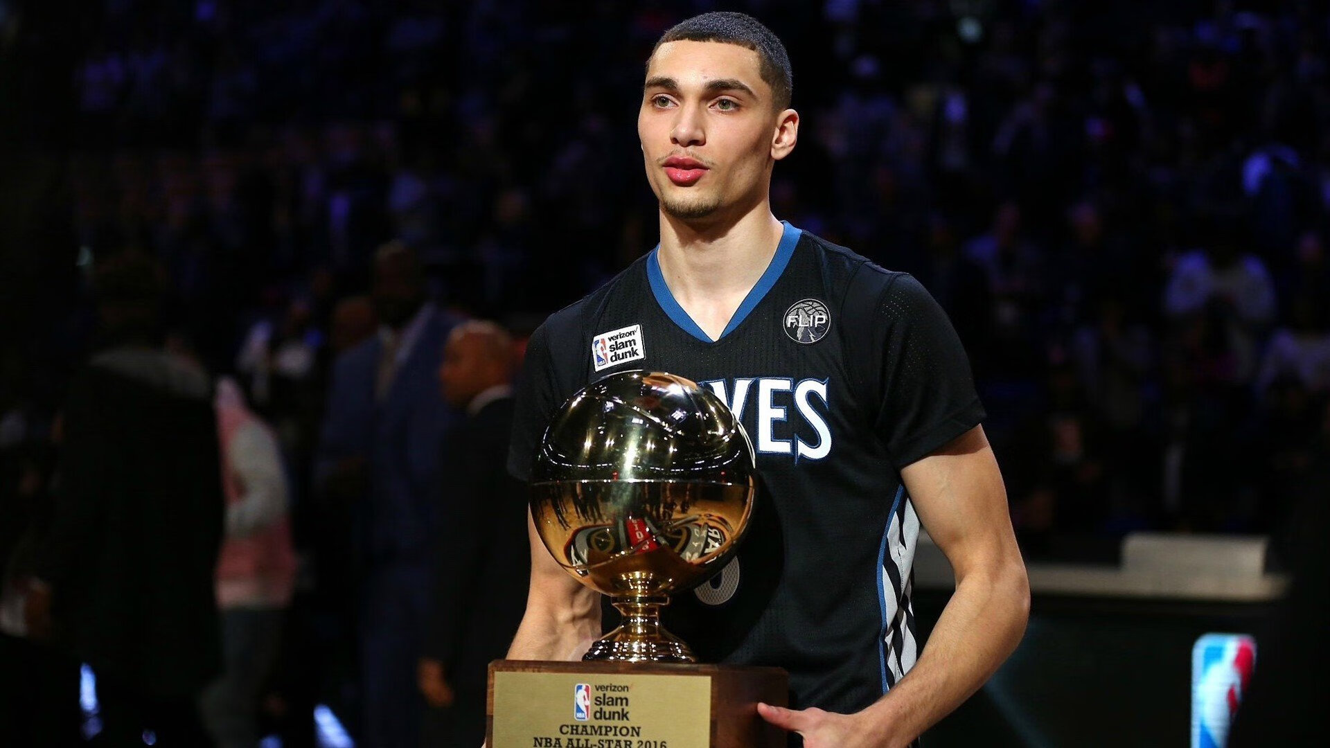 LOL英雄联盟直播-绿茵场上的孤勇者，当墨西哥风暴碾压乌克兰，阿什拉夫铸就唯一性的制胜瞬间